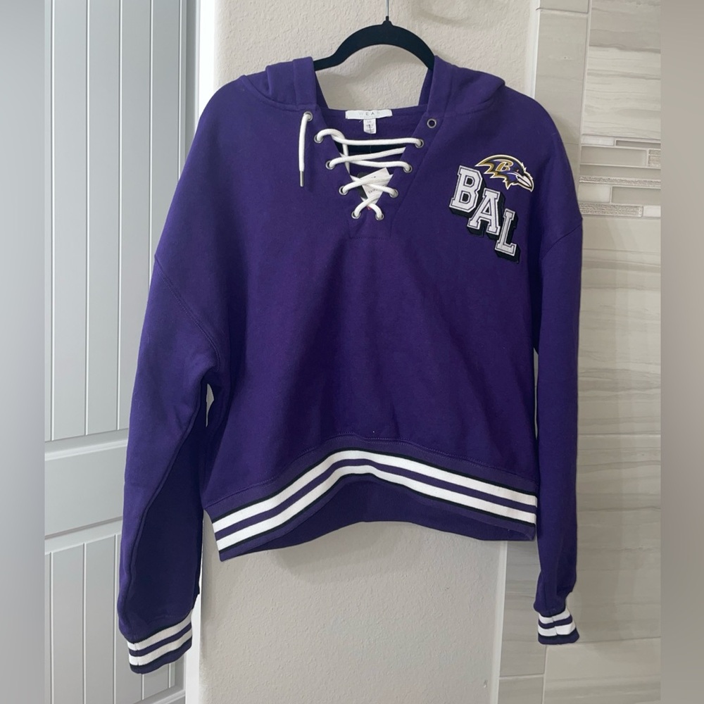 Erin Andrews Baltimore Ravens Lace-Up crop hooded sweatshirt
